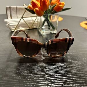 Burberry Check Square Sunglasses in Dark Birch